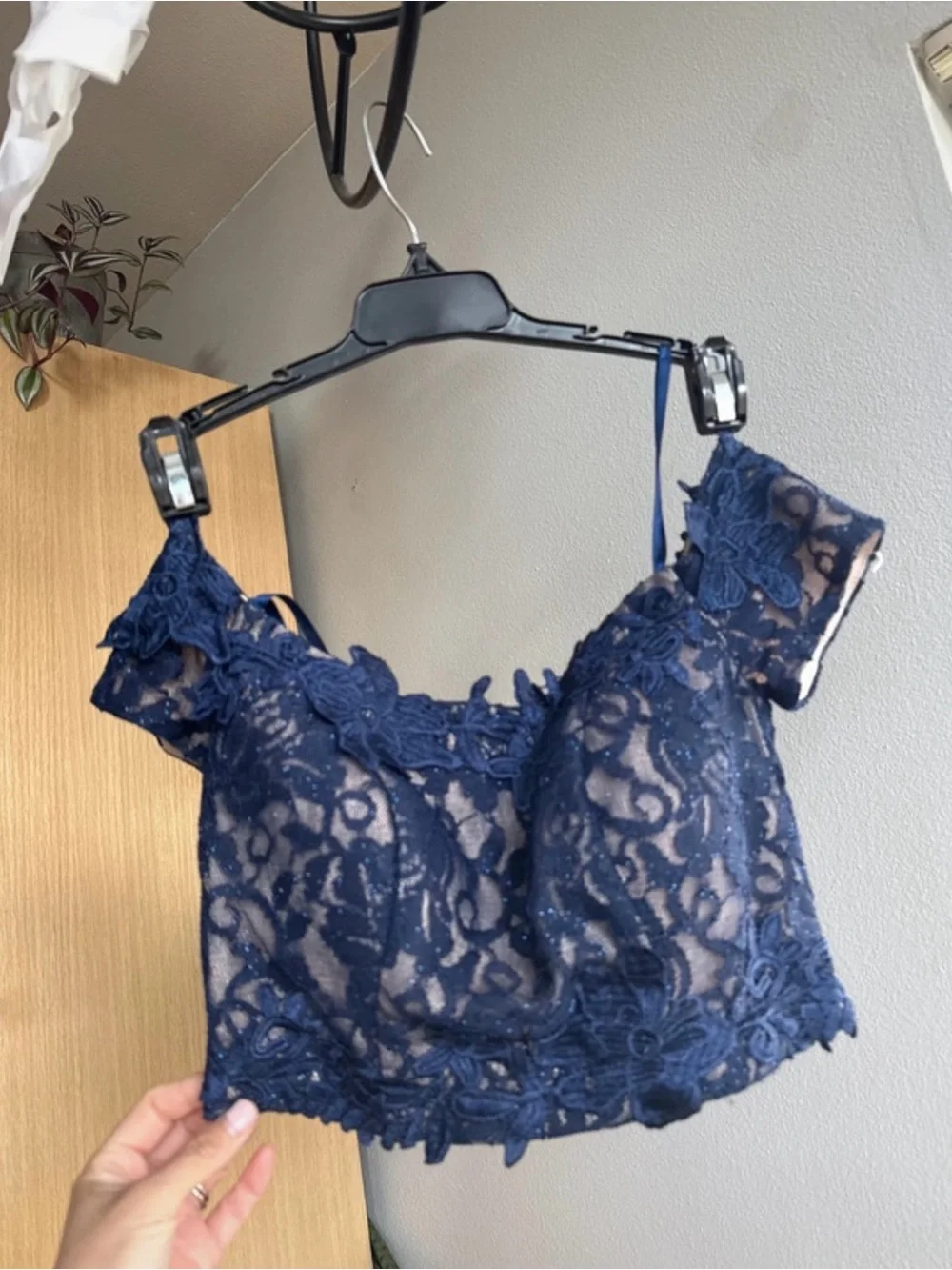 Knitted flowers around the Navy Floral Off-Shoulder Crop with skirt dress size 1